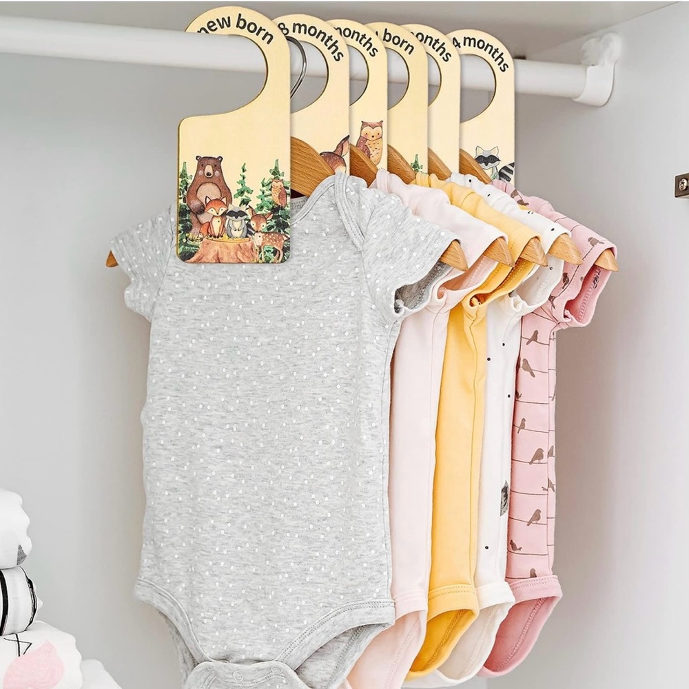 Baby wardrobe divider hangers
